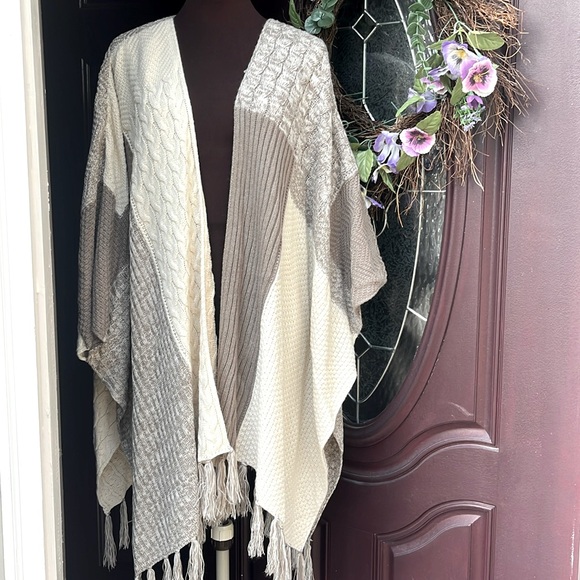 Knox Rose Sweaters - EUC Knox Rose open front cardigan with multiple knit panes of different pattern